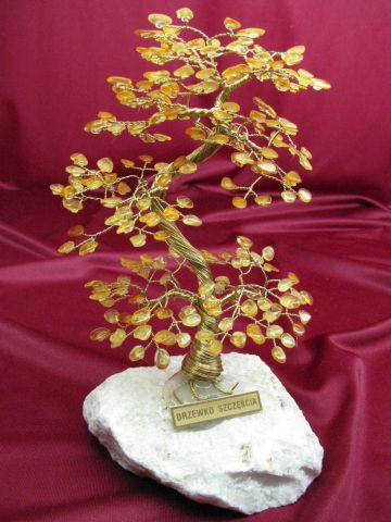 Drzewko szcz�cia z bursztynu jasnego